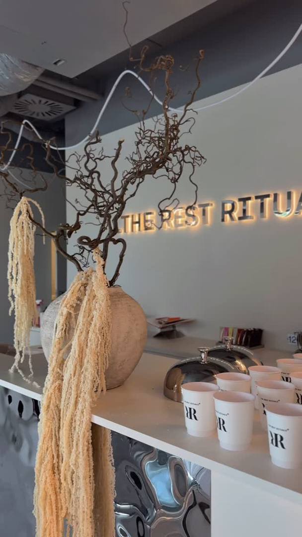 Suszone kwiaty i neon .THE REST RITUALS
